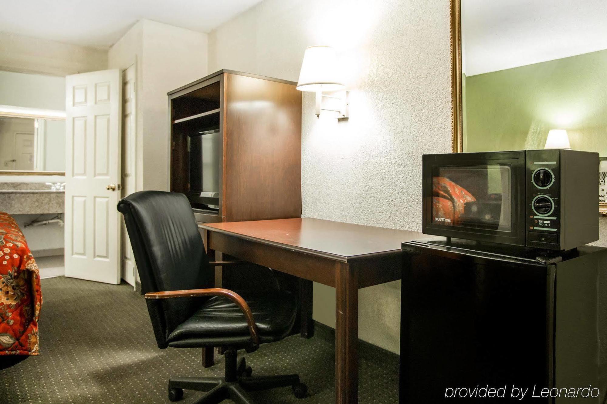 Econo Lodge Бофорт Экстерьер фото