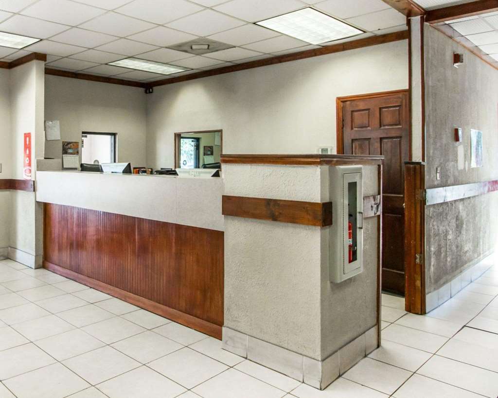 Econo Lodge Бофорт Интерьер фото