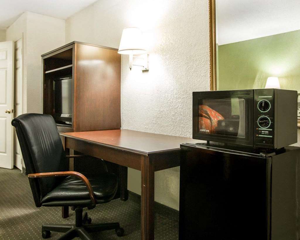 Econo Lodge Бофорт Номер фото